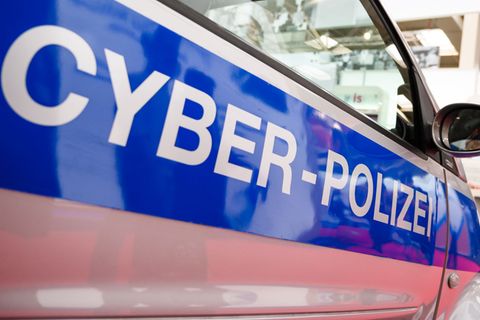 Cybercrime-Experten hoben bei Razzia einen Darknet-Drogenhandel aus. (Symbolbild) Foto: Christophe Gateau/dpa