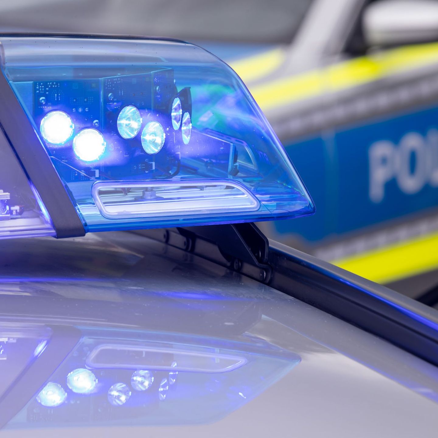 In Berlin wurde eine Leiche gefunden. Das Symbolbild zeigt ein Polizeiauto