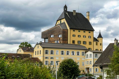 Streit um das Kloster Goldenstein nahe der bayerischen Grenze. Foto: Chris Hofer/FRANZ NEUMAYR/dpa