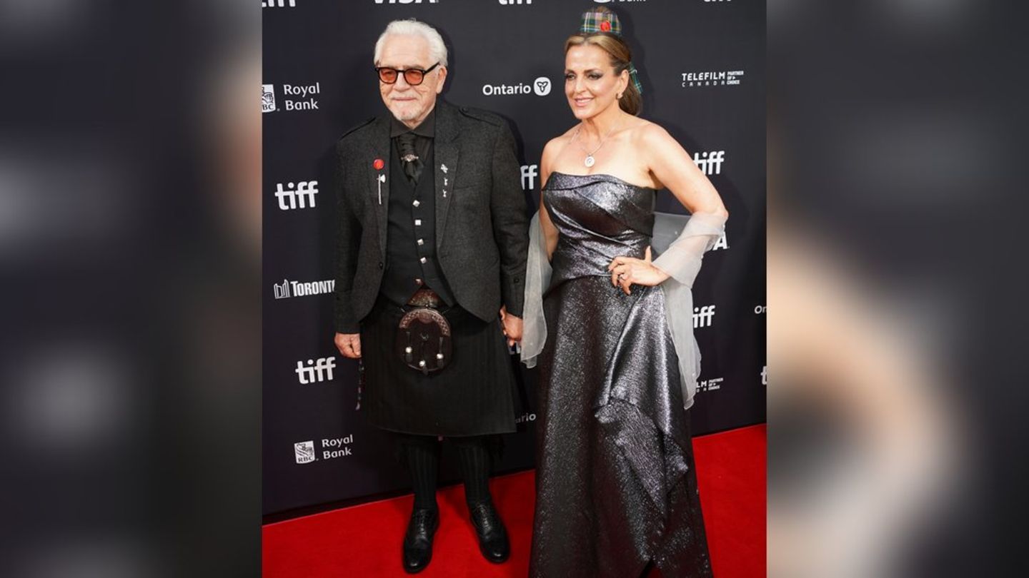 Brian Cox mit Ehefrau Nicole Ansari-Cox auf dem roten Teppich des International Film Festivals in Toronto, Kanada.