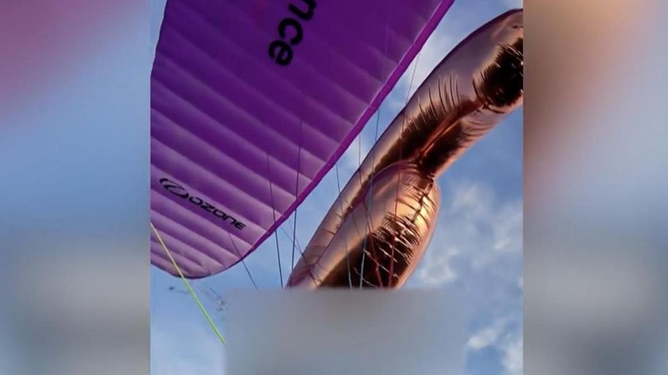 Dieser Heliumballon wird einem Gleitschirmflieger zum Verhängnis Dieser Heliumballon wird einem Gleitschirmflieger zum Verhängnis