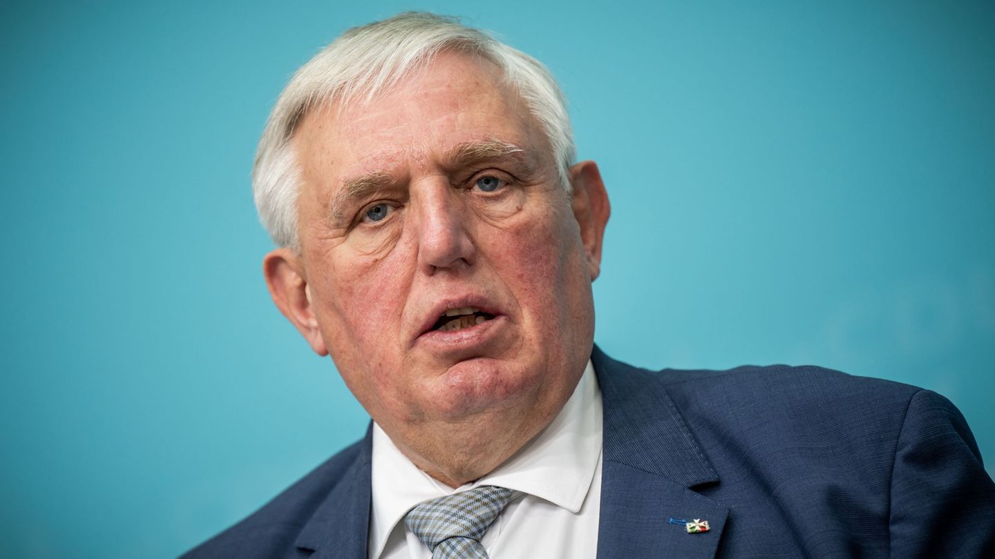 Nordrhein-Westfalens Gesundheitsminister Karl-Josef Laumann kommt am 6. Januar 2026 als Festredner nach Neubrandenburg. (Archivb