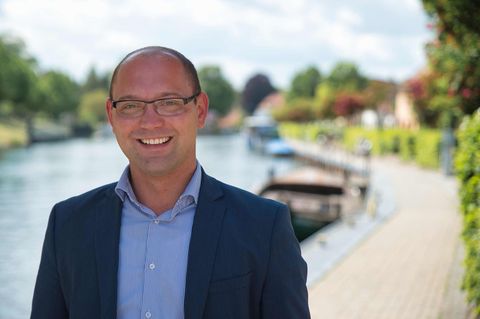 Nico Conrad (35) ist hauptamtlicher Vorstand der Volkssolidarität in MV. Nächstes Jahr will er einen Jugendverband gründen. Foto