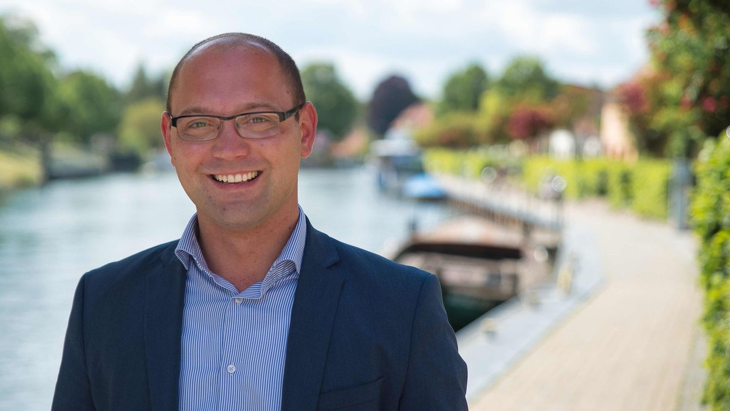 Nico Conrad (35) ist hauptamtlicher Vorstand der Volkssolidarität in MV. Nächstes Jahr will er einen Jugendverband gründen. Foto