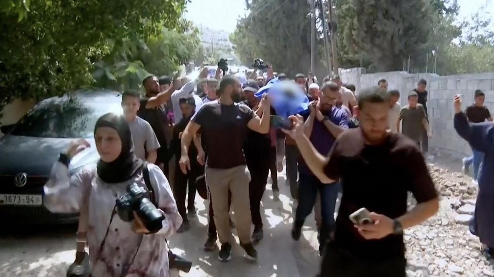 14-Jähriger betritt Sperrzone, dann töten ihn israelische Schüss 14-Jähriger betritt Sperrzone, dann töten ihn israelische Schüss
