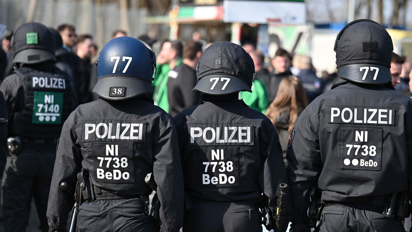 Bereits heute kommen bei der Polizei in spezialisierten Einheiten individuelle taktische Kennzeichnungen zum Einsatz. (Symbolbil