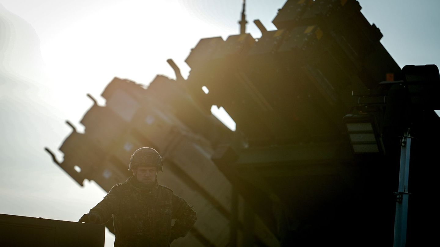 Nach dem Eindringen russischer Drohnen in den Luftraum der Nato will die Nato die Schutzmaßnahmen an der Ostflanke noch einmal v