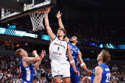 Starker Auftritt: Wagner beim Dunk. Foto: Matthias Stickel/dpa