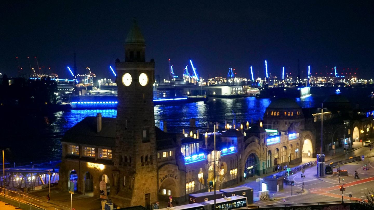 Blue Port in Hamburg Landungsbrücken