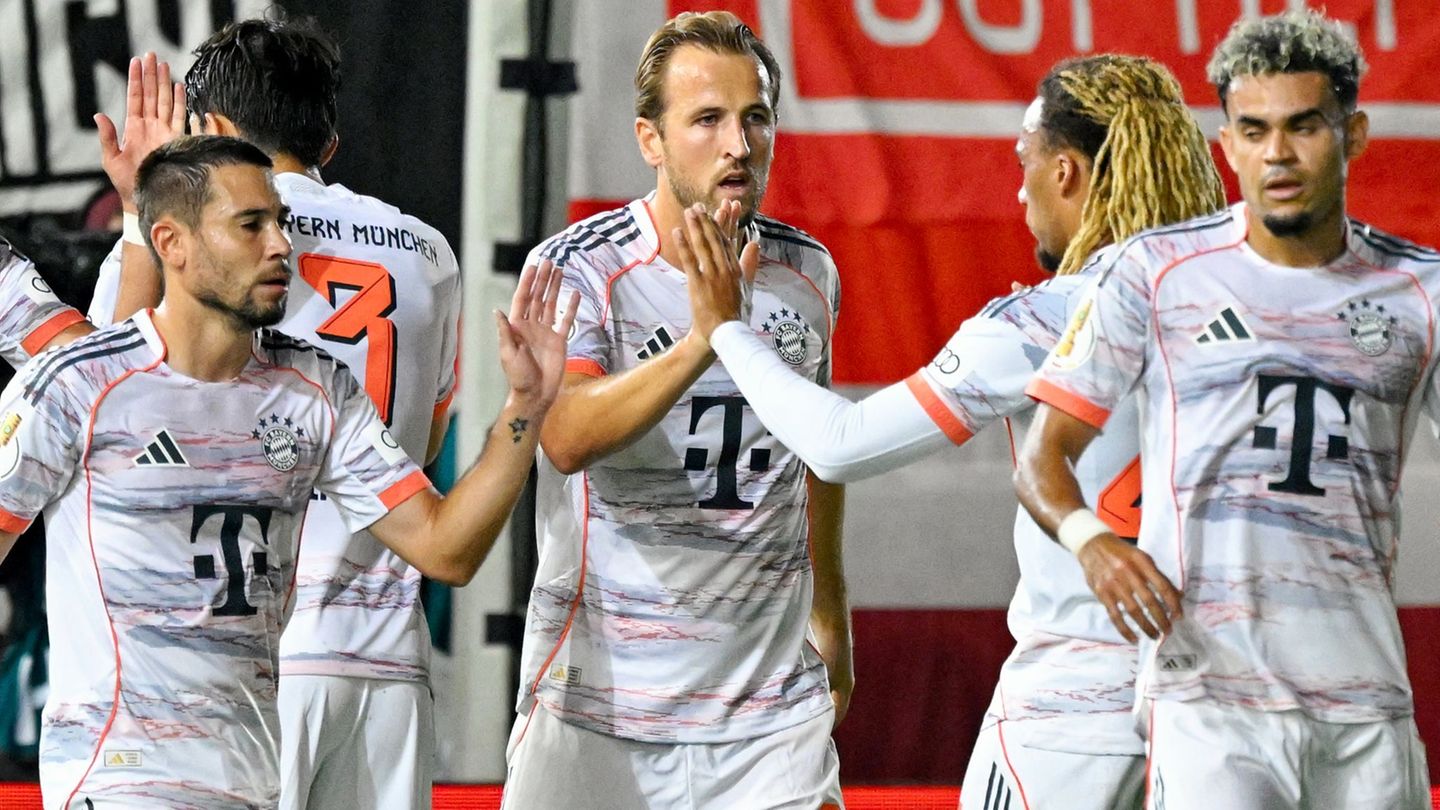 Kann die Bayern-Offensive um Harry Kane (Mitte) gegen den HSV mal wieder jubeln? Foto: Uwe Anspach/dpa