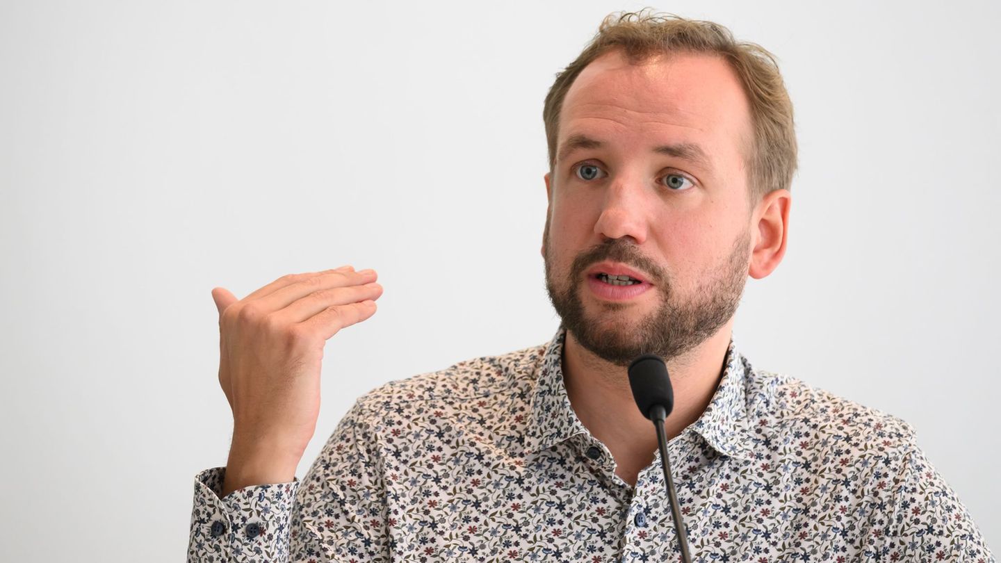 Burkhard Naumann, Vorsitzender der GEW Sachsen, sieht Schulleitungen in einem ständigen Krisenmodus. (Archivbild) Foto: Robert M