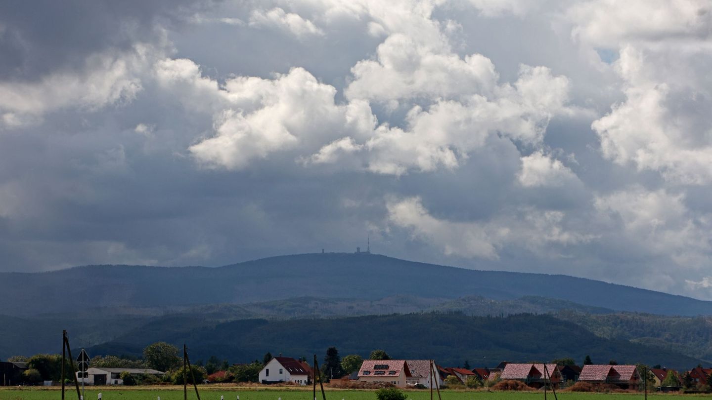 Die Temperaturen klettern am Samstag bis auf 23 Grad. (Archivbild) Foto: Matthias Bein/dpa