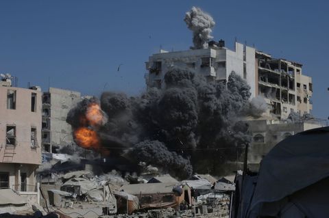 Bei neuen Angriffen des israelischen Militärs im Gazastreifen sind einem Bericht der palästinensischen Nachrichtenagentur Wafa z