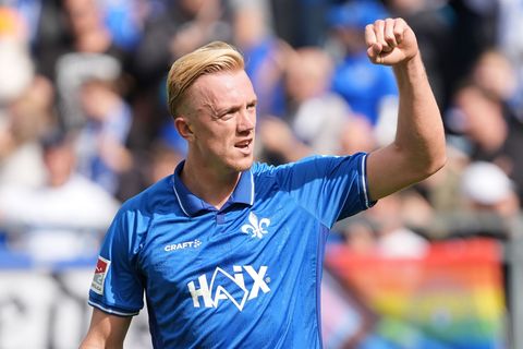 Isac Lidberg jubelt für Darmstadt. Foto: Marc Schüler/dpa