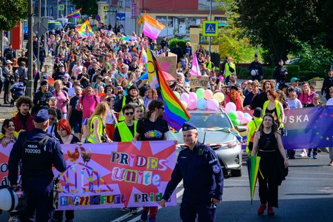 Mehrere Hundert Menschen haben beim deutsch-polnischen Christopher Street Day in Frankfurt (Oder) und Slubice mitgemacht. Foto: