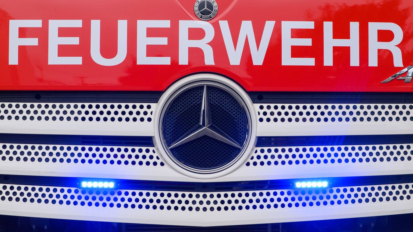 Nach einem Wohnungsbrand nördlich von Halle mussten zwei Verletzte in ein Krankenhaus gebracht werden (Symbolbild) Foto: Klaus-D