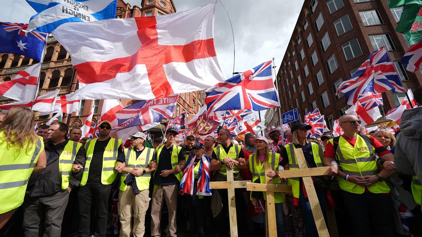 Unter dem Motto "Unite the Kingdom" versammelten sich Zehntausende Menschen in London. Foto: Lucy North/PA Wire/dpa