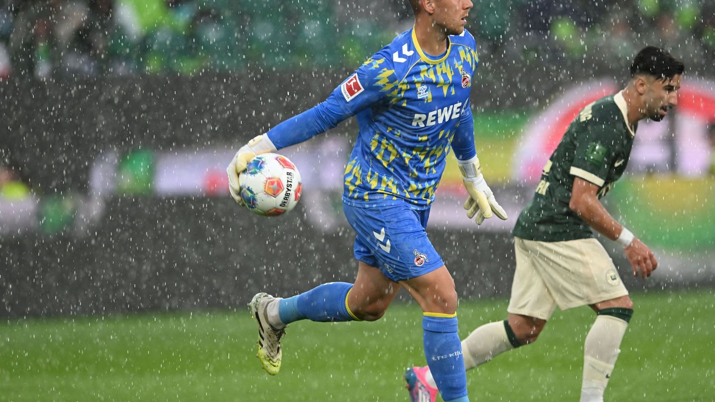 Beim Bundesligaspiel zwischen Wolfsburg und Köln sorgte ein Unwetter für eine Unterbrechung Foto: dpa