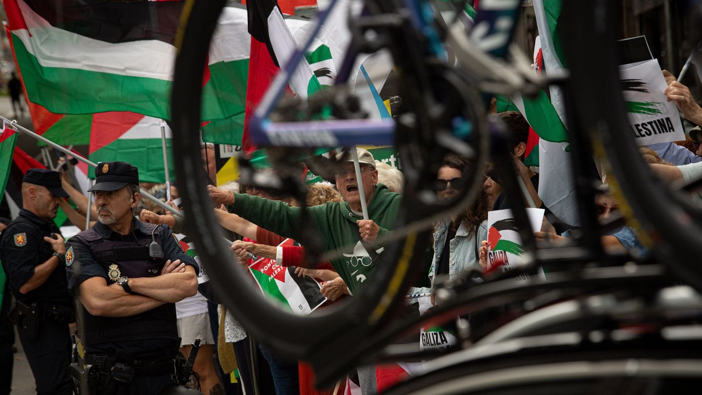 Radium tour in Spain: again propalestinic protests at Vuelta