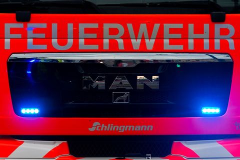 Die Feuerwehr forderte Spezialisten an, um die Substanz zu identifizieren. (Symbolbild) Foto: Mohssen Assanimoghaddam/dpa