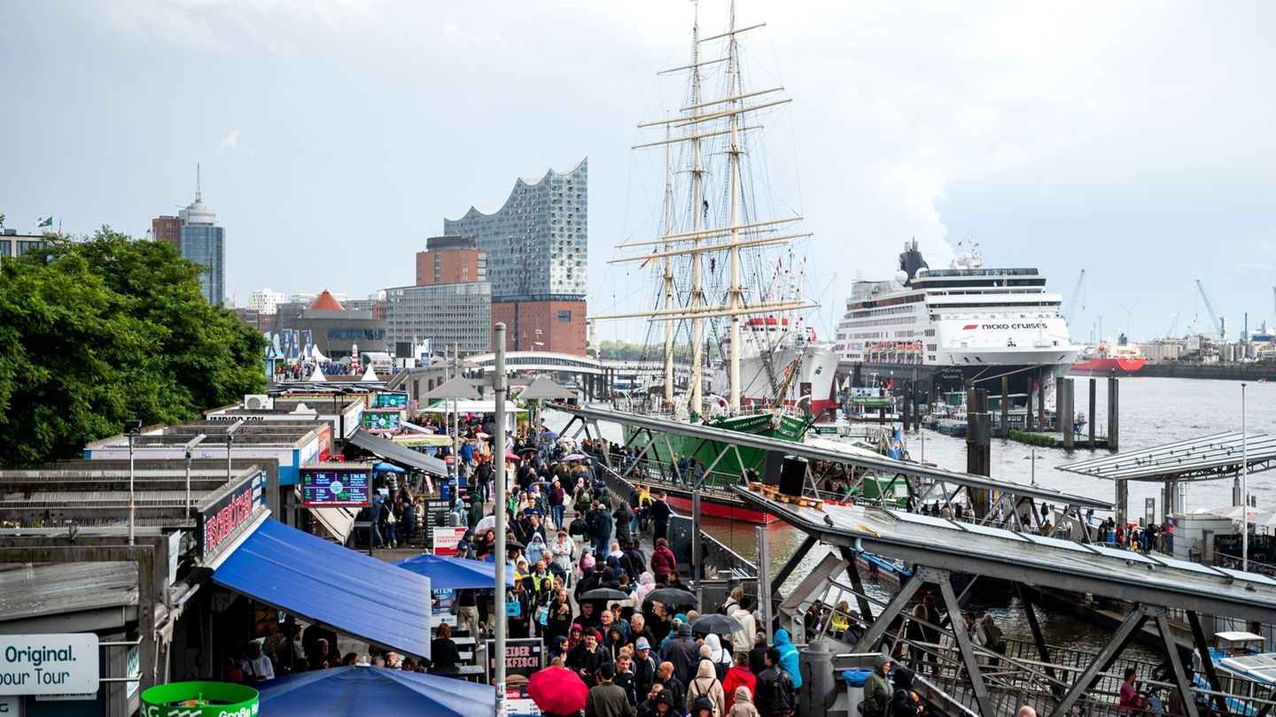 Wieder gut besucht: die Hamburg Cruise Days. Foto: Daniel Bockwoldt/dpa