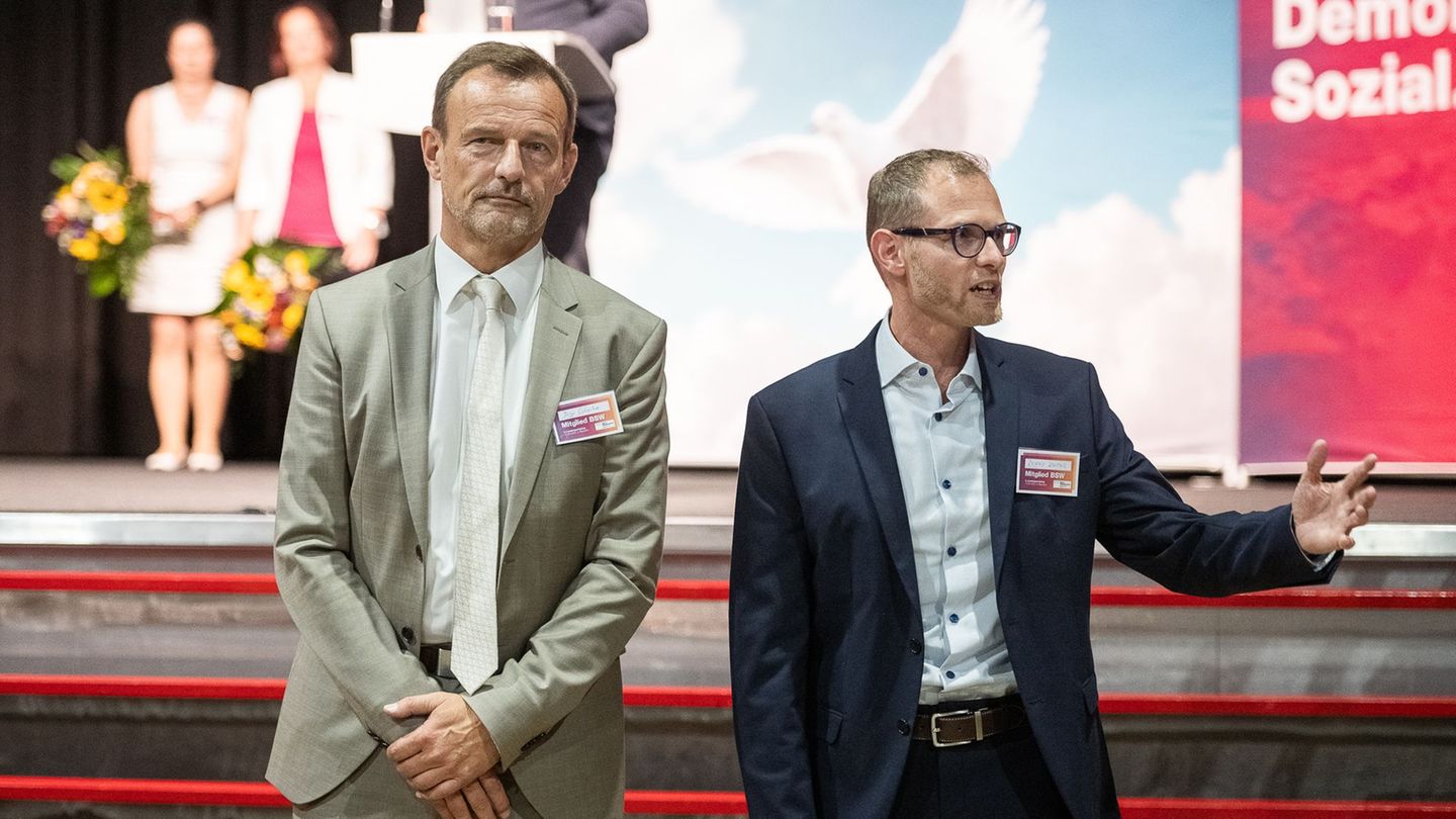 Die künftige Doppelspitze des BSW Sachsen: Jörg Scheibe und Ronny Kupke. Foto: Paul Glaser/dpa
