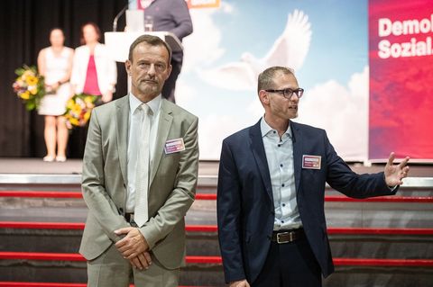 Die künftige Doppelspitze des BSW Sachsen: Jörg Scheibe und Ronny Kupke. Foto: Paul Glaser/dpa