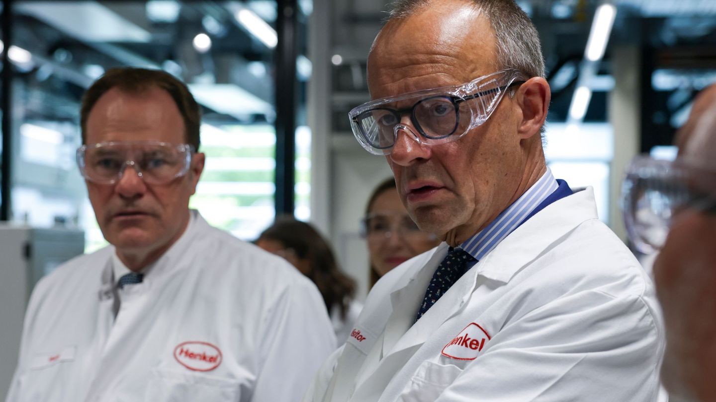 Hinsichtlich der CDU-Ergebnisse bei der Kommunalwahl zeigte sich Merz beim Besuch des Henkel-Werks optimistisch. Foto: Christoph