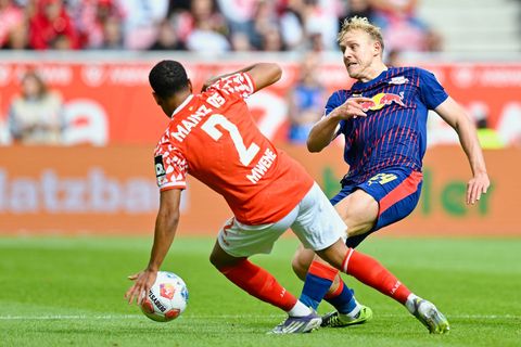 Xaver Schlager musste beim Sieg von RB Leipzig in Mainz verletzt vom Platz. Foto: Uwe Anspach/dpa