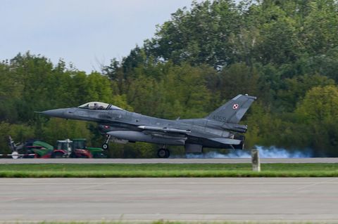 Ein polnischer F-16-Kampfjet