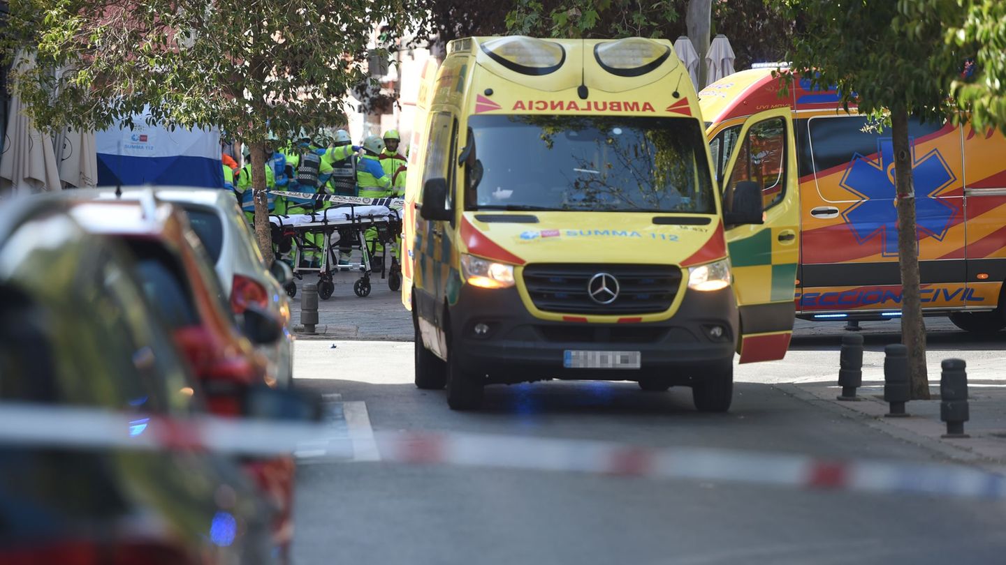 Mehrere Menschen wurden bei einer nach ersten Erkenntnissen durch eine Explosion in einem Wohn- und Geschäftshaus in Madrid zum