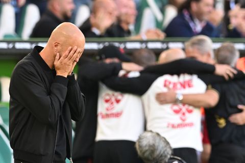 Kölner Jubel, Wolfsburger Entsetzen: VfL-Trainer Paul Simonis nach dem späten 3:3. Foto: dpa
