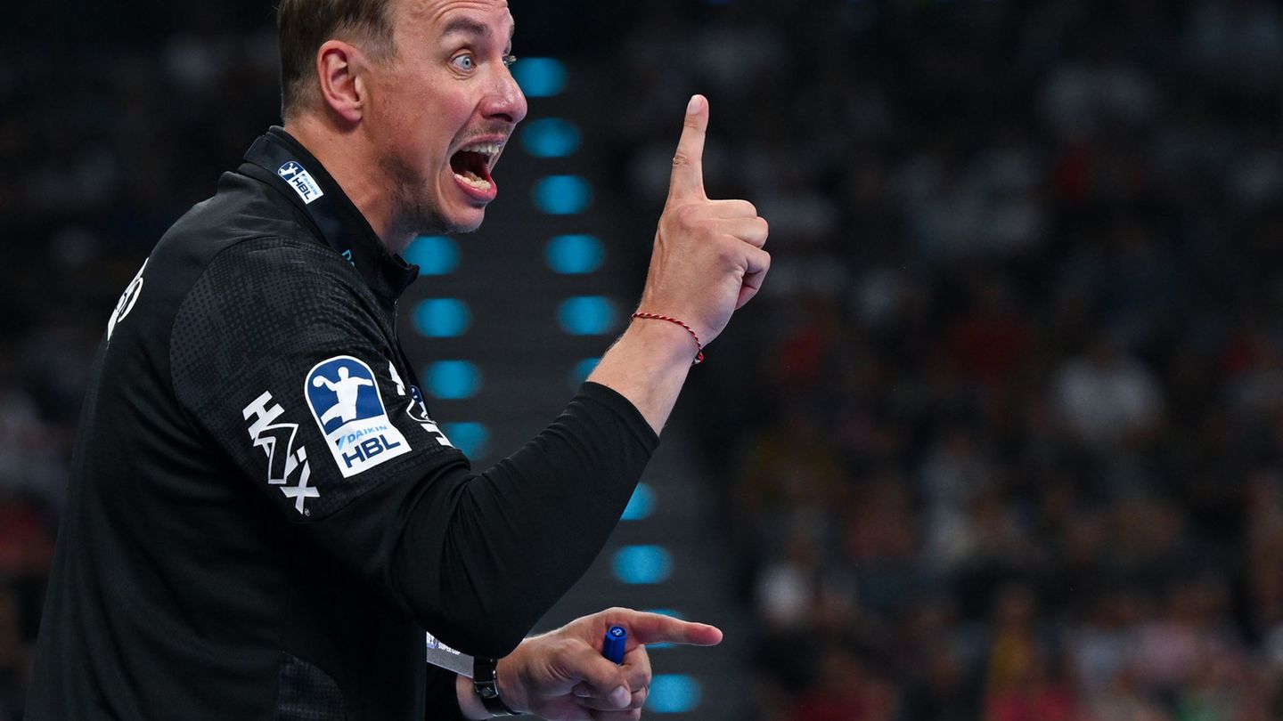 Trainer Filip Jicha und der THW Kiel spielten gegen den HSV Hamburg. Foto: Sven Hoppe/dpa
