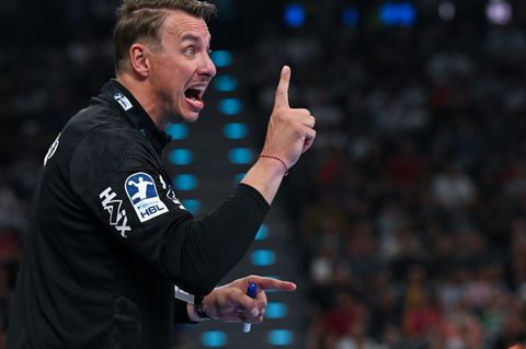 Trainer Filip Jicha und der THW Kiel spielten gegen den HSV Hamburg. Foto: Sven Hoppe/dpa