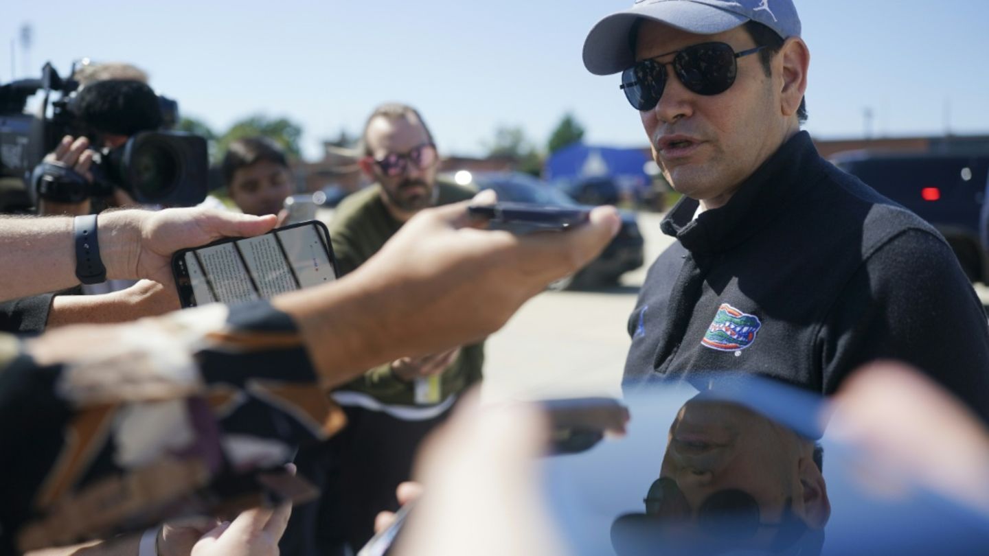 Rubio vor seinem Abflug nach Israel auf der Joint Base Andrews