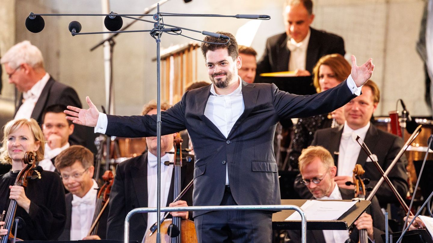 Das Flanders Festival Ghent hatte die kurzfristige Absage des für den 18. September geplanten Konzertes damit begründet, dass Sh