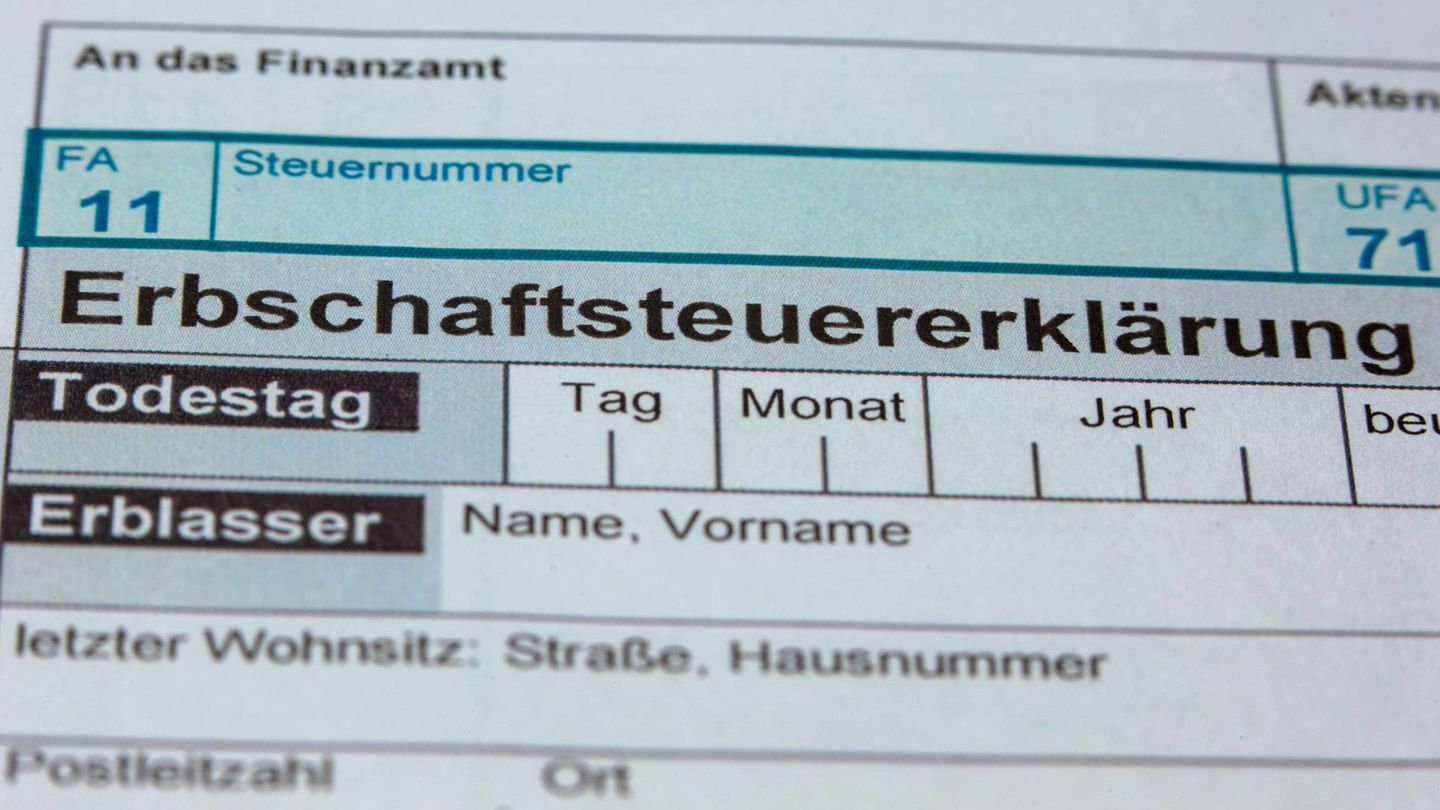 Wer erbt oder Vermögen geschenkt bekommt, muss Steuern zahlen - jedenfalls ab einer Freigrenze. (Symbolbild) Foto: Jens Büttner/