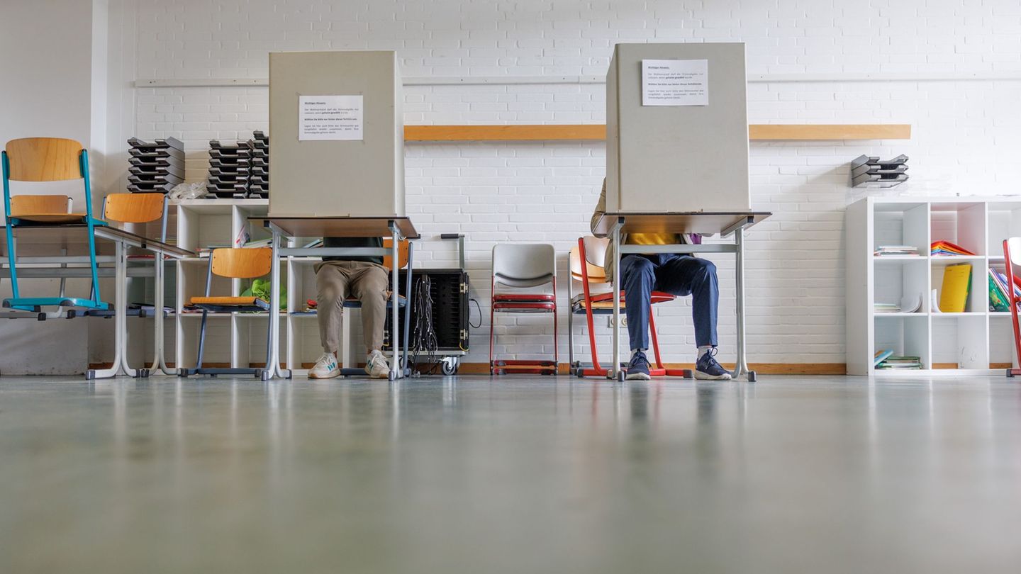 An einigen Orten öffneten die Wahllokale verzögert. (Symbolbild) Foto: Friso Gentsch/dpa