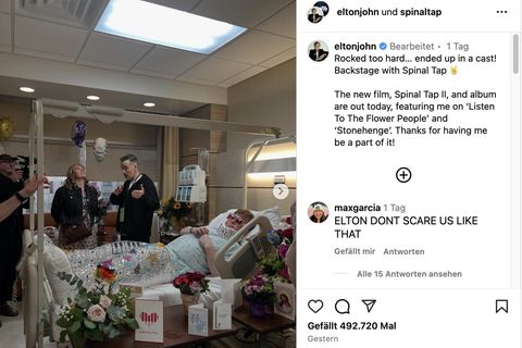 Elton John mit Glitzer-Gips im Krankenhaus