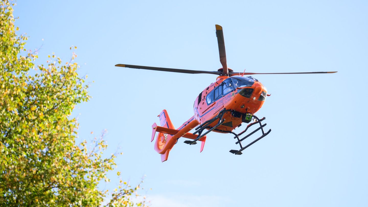 In Werdum kam auch ein Rettungshubschrauber zum Einsatz. (Symbolbild) Foto: Julian Stratenschulte/dpa