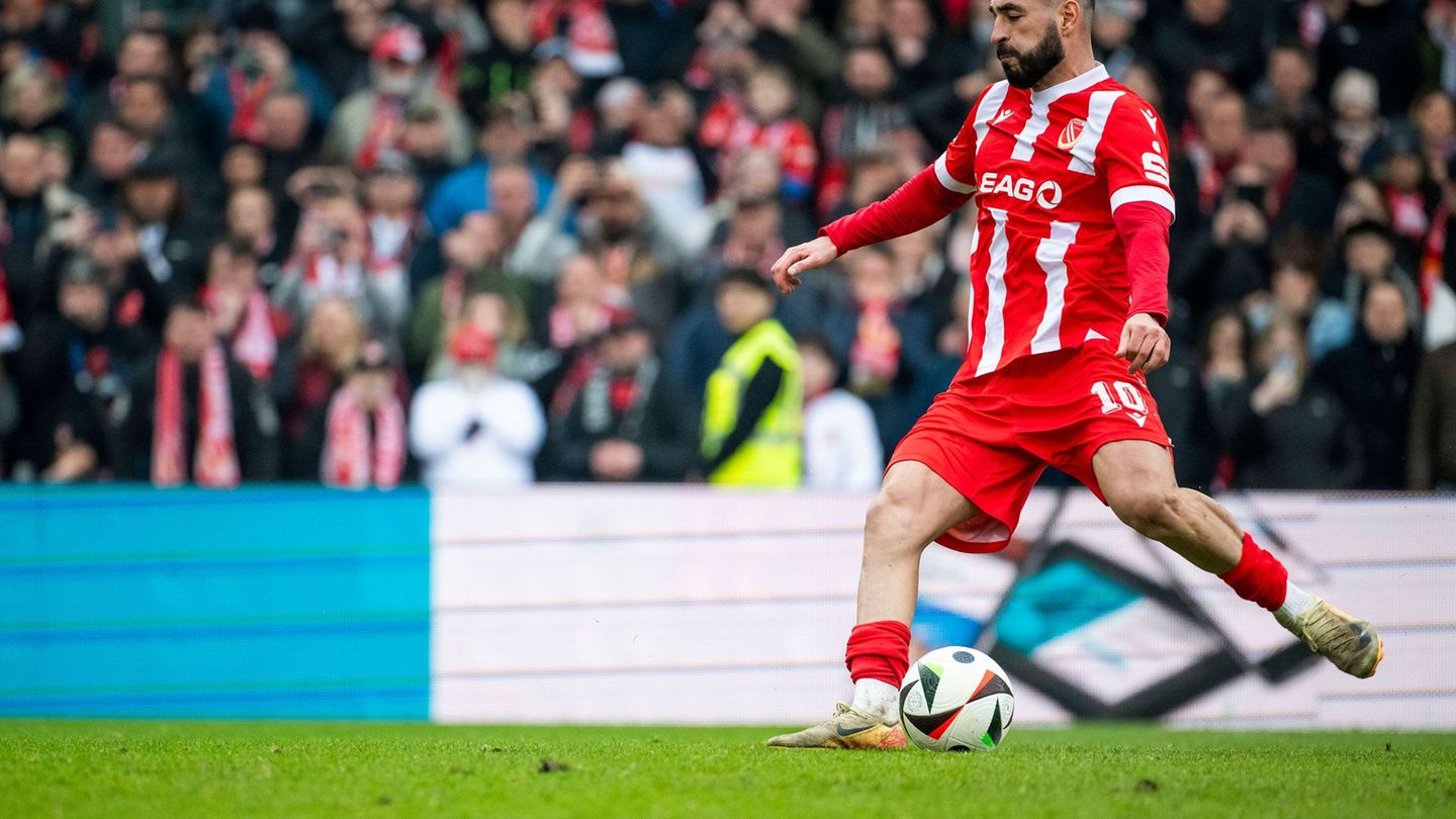 Tolcay Cigerci blieb in Mannheim torlos, konnte aber trotzdem jubeln. Foto: Julius Frick/dpa