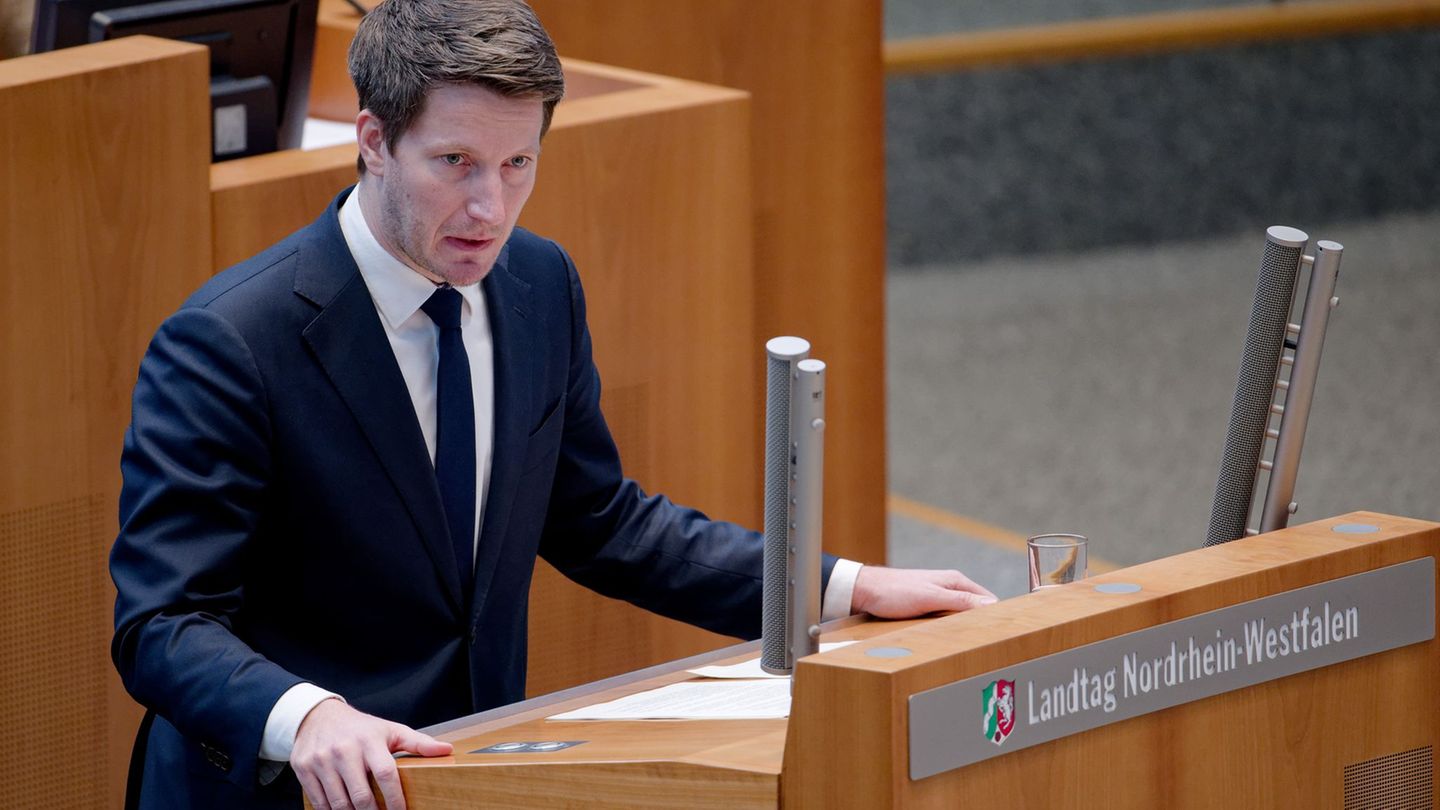 Vincentz freute sich am Wahlabend über das Ergebnis seiner Partei bei der Kommunalwahl. Foto: Henning Kaiser/dpa