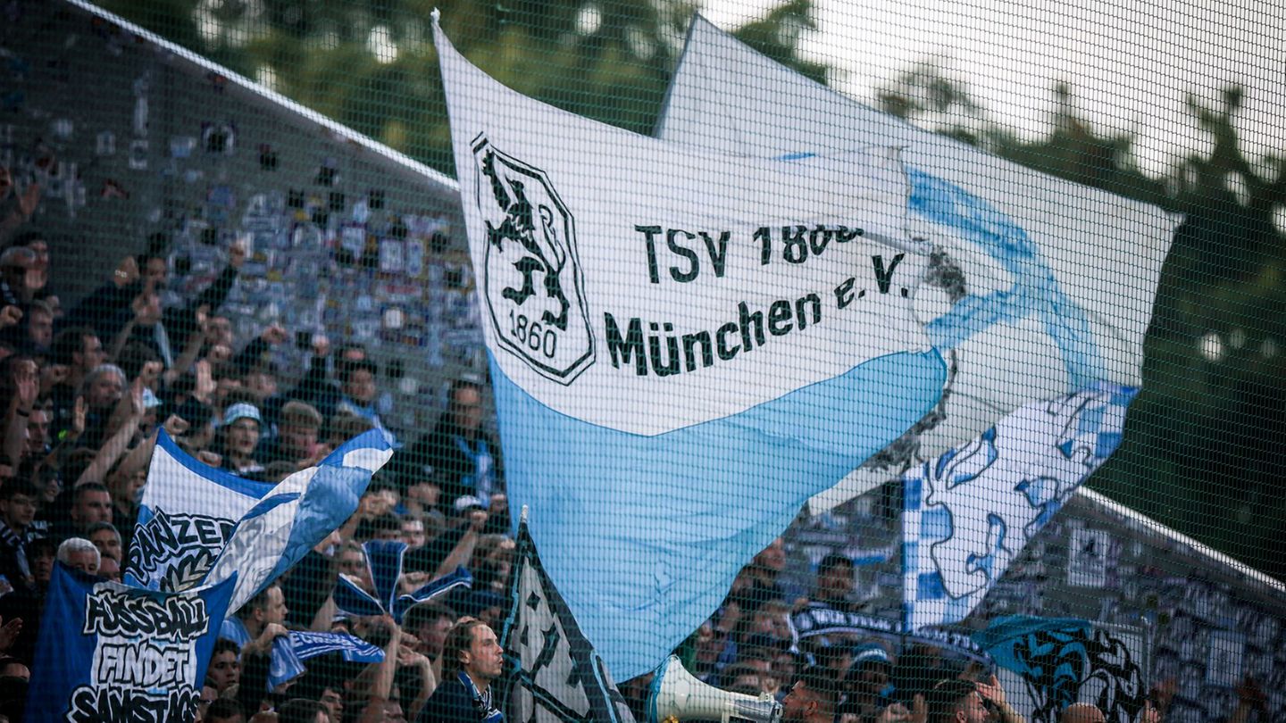 Die 1860-Fans konnten gegen Havelse ganz spät jubeln. (Archivfoto) Foto: Christoph Reichwein/dpa