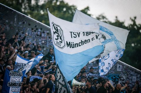 Die 1860-Fans konnten gegen Havelse ganz spät jubeln. (Archivfoto) Foto: Christoph Reichwein/dpa
