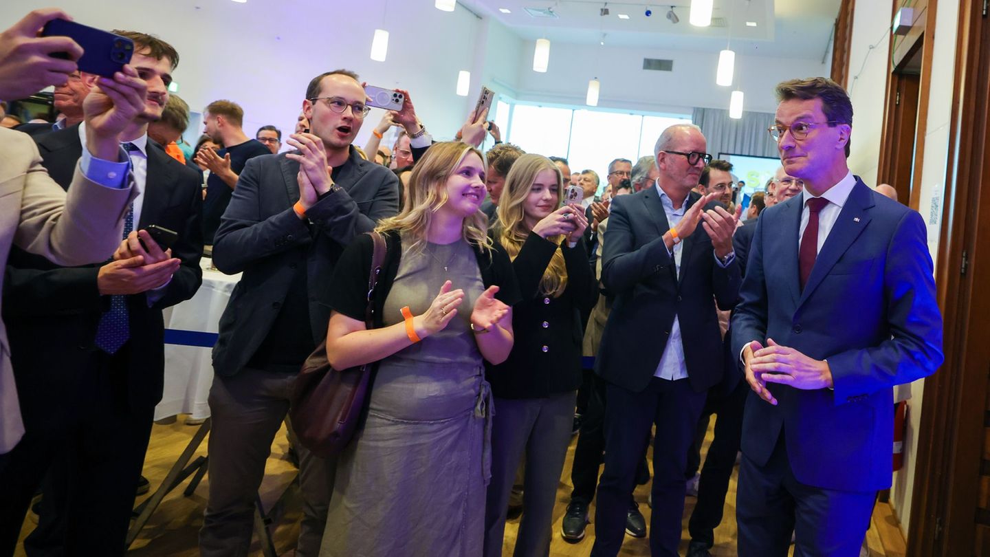 Für Hendrik Wüst ist klar: Wenn es in Stichwahlen gegen die AfD geht, unterstützt seine CDU andere demokratische Parteien wie di
