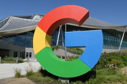Google weitete die mit KI erstellen Zusammenfassungen über Suchergebnissen unter dem Druck neuer Rivalen aus. (Archivbild) Foto: