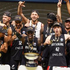 Die deutschen Basketball feiern den EM-Titel in Riga