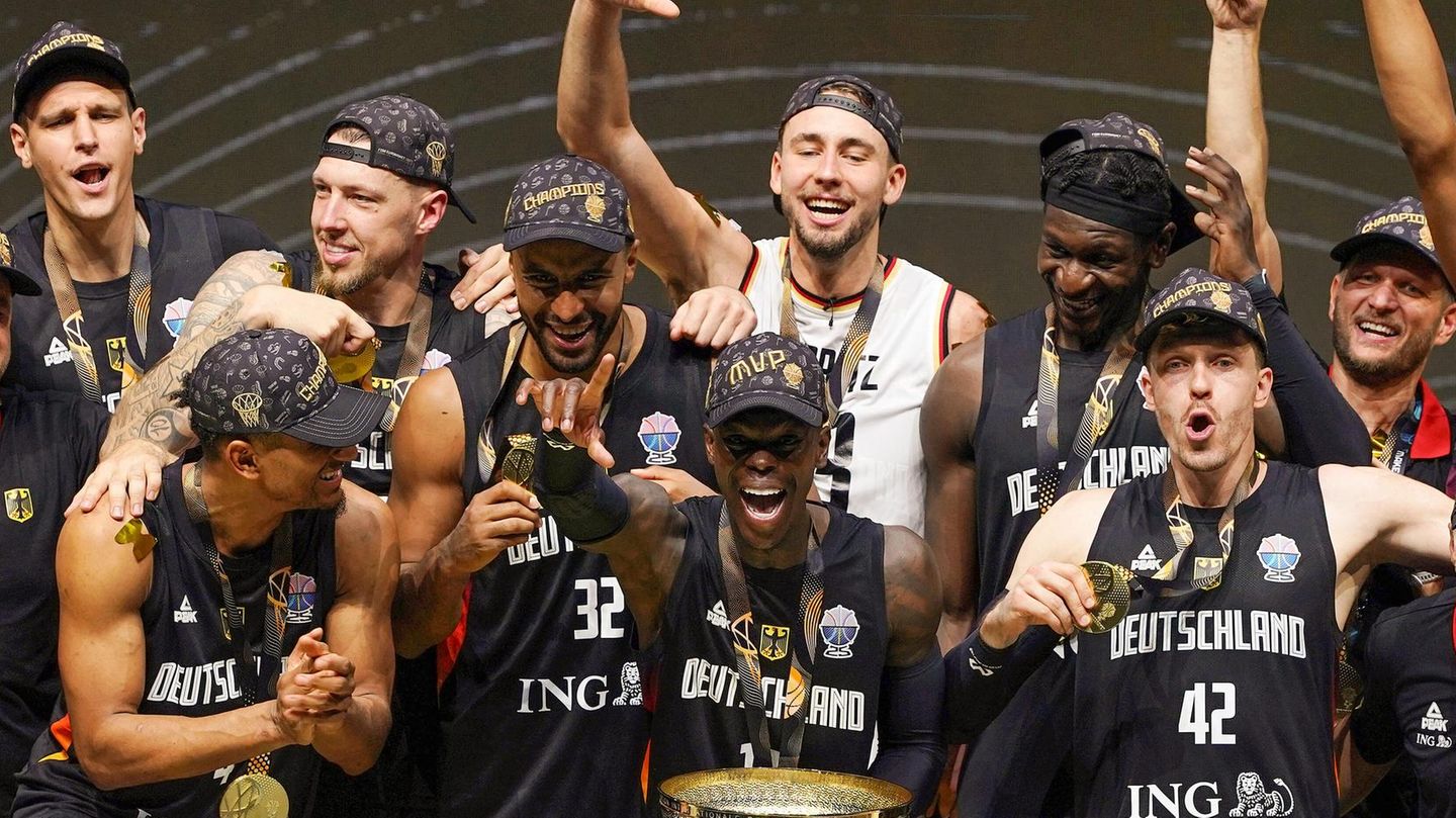 Die deutschen Basketball feiern den EM-Titel in Riga