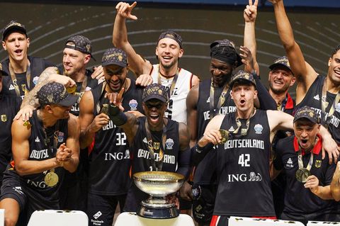 Die deutschen Basketball feiern den EM-Titel in Riga