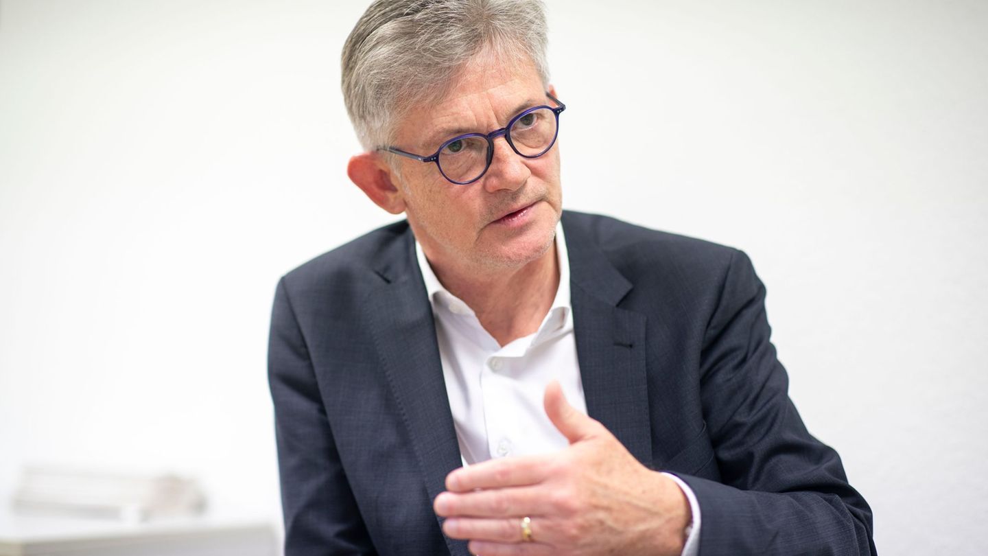 Es sollte an der Ausgabe- und auch an der Einnahmeschraube gedreht werden, sagt der Vorsitzende des Gemeinde- und Städtebundes R
